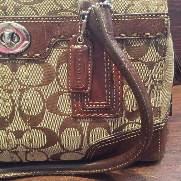 Signature Coach Handbag - Picture 5 of 11